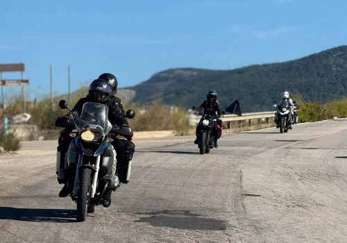 Percorrendo le strade dell'entroterra siciliano con moto escursioni